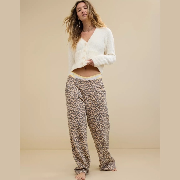 Aerie Cozy New Heights Fleece Trouser Animal Print. - Picture 1 of 6